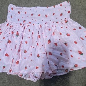 Cute flowey strawberry skirt!!